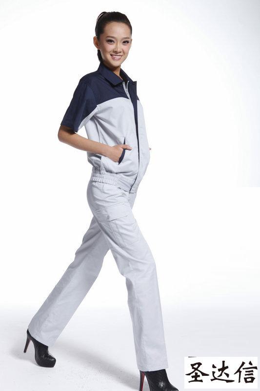 定做工作服和現(xiàn)貨工作服有什么區(qū)別？團(tuán)體定做工作服有哪些好處？